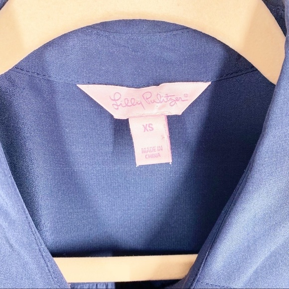 Lilly Pulitzer Isla Navy Silk Button Down Top XS - Picture 3 of 6